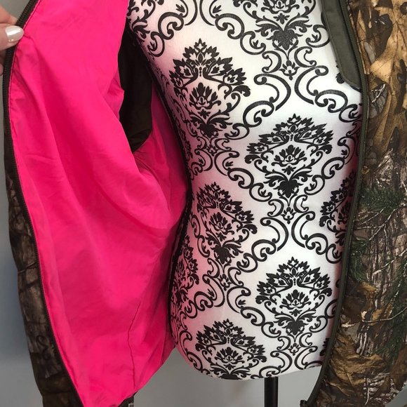 SOLD - RealTree Camo Jacket Pink Lining 2XL - Picture 4 of 10